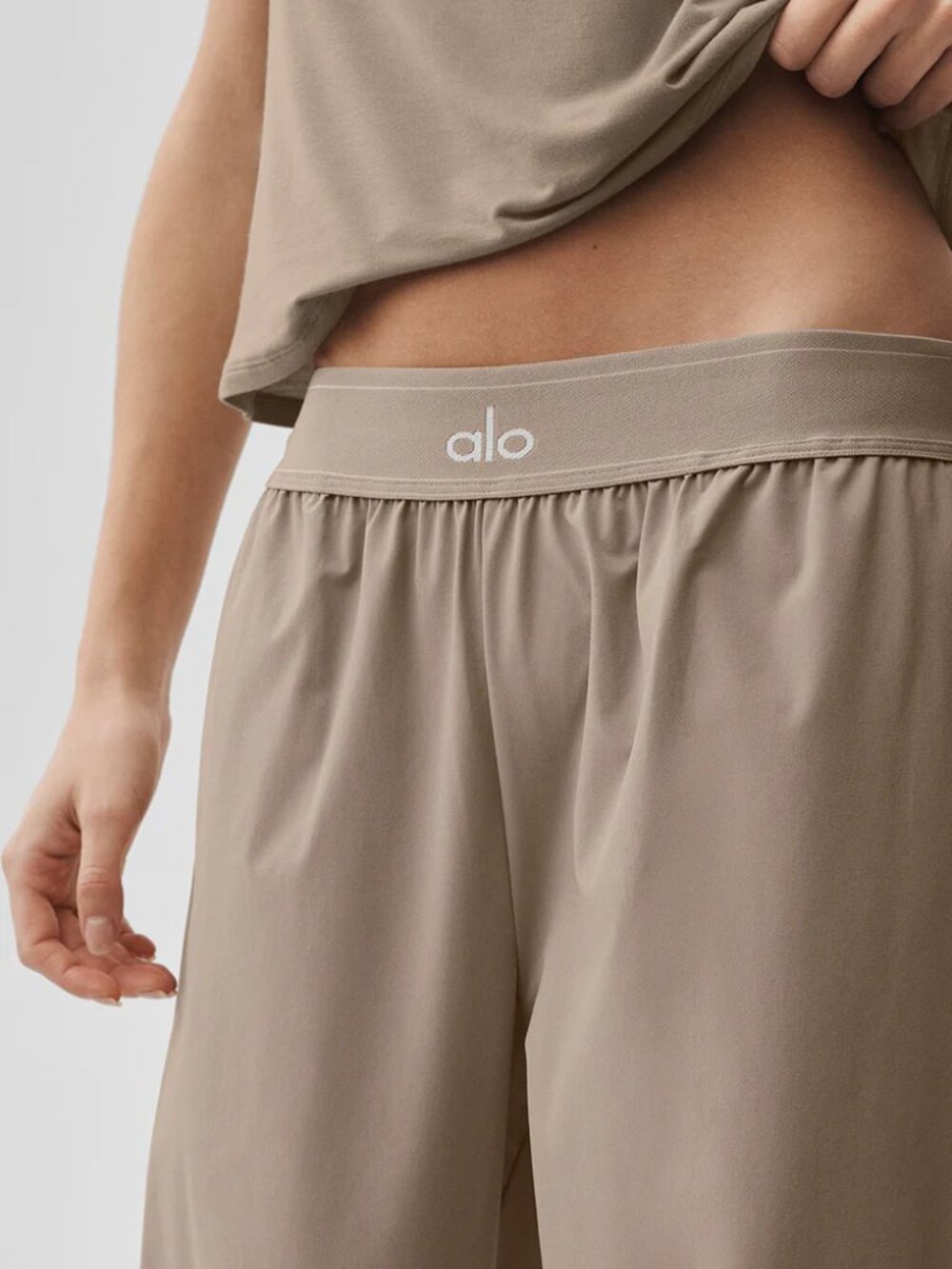 Alo Yoga Gravel Color Suit Up Trouser NWT (Regular) 30" Inseam - Quiet Luxury💖 - Picture 5 of 8